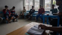Lapas yang dihuni lebih dari 300 warga binaan tersebut membuat unit Warung Telekomunikasi Lapas (Wartelpas) yang memungkinkan setiap warga binaan berkomunikasi dengan keluarganya secara gratis menggunakan telepon genggam.