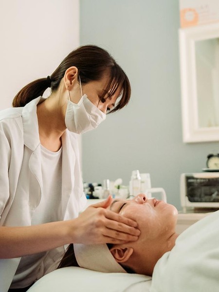 Mencoba Hollywood Silkpeel di Airin, Hasil Glowing Instan Tanpa Downtime