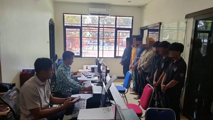 8 pemuda diamankan polisi.