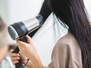 Usai Pakai Hair Dryer, Turis Didenda Rp 21 Juta oleh Hotel