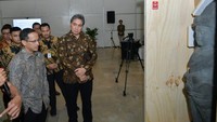 Arca Durga menggambarkan Durga membunuh setan Mahisha. Mahisha, dalam legendanya, digambarkan sebagai pemimpin tentara yang melawan para dewa. Arca Durga terbuat dari batu andesit setinggi 175 cm. Foto: Dok Kemendikbudristek