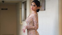Hadir sebagai saksi nikah adalah Menteri BUMN Erick Thohir dan Wakil Ketua DPR Dasco. Prosesi akad nikah dipimpin oleh Ustaz Akhmad Munir sebagai penghulu KBRI Tokyo. Foto: instagram Azizah Salsha