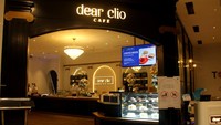 Sesuai dengan taglinenya “Living the Sweet Life”, Dear Clio juga menyediakan aneka dessert lezat dengan penampilan menggoda selera. Ada beragam cake, entremet cantik dan aneka pastry. Dear Clio menciptakan versi modern dari beberapa cake klasik dengan menggunakan bahan-bahan premium dan rasa yang disesuaikan dengan selera pasar saat ini.