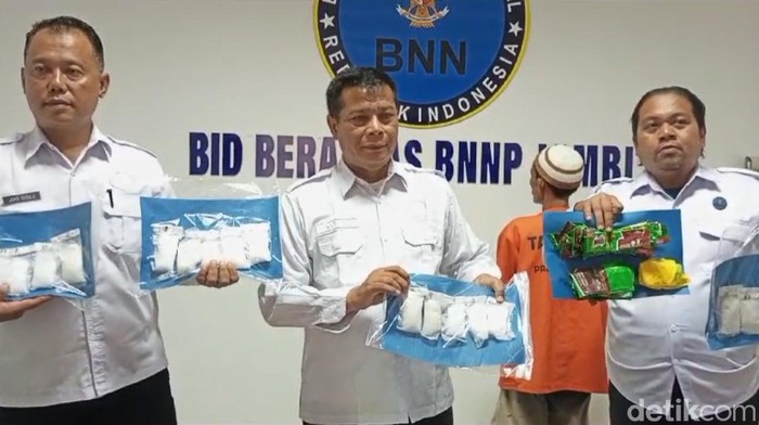 BNNP Jambi menggagalkan peredaran 1,1 kg sabu dalam kemasan susu