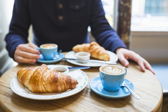 cara yang tepat menikmati croissant menurut pakar etiket makan