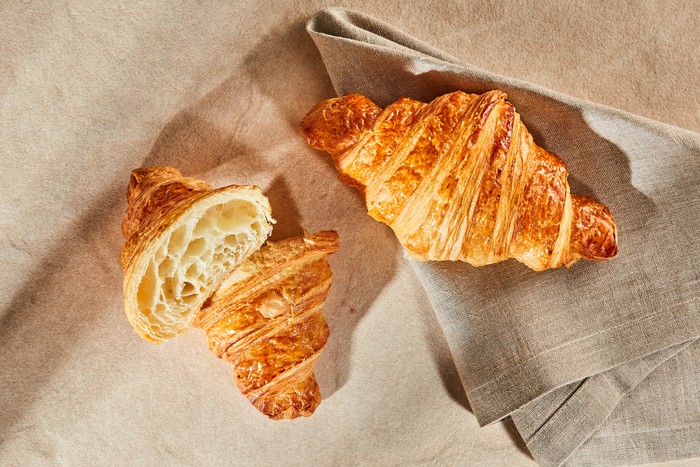 cara yang tepat menikmati croissant menurut pakar etiket makan