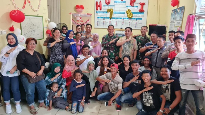 Danlanud SMH wakili TNI AU sampaikan maaf secara langsung ke warga atas kehebohan yang sempat viral.