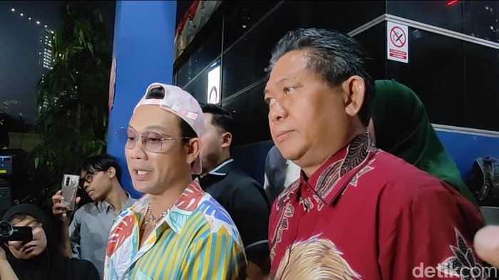 Denny Sumargo dan pengacara di Polda Metro Jaya