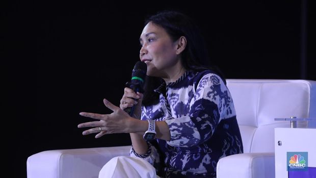 Direktur Utama Peruri Dwina Septiani Wijaya dalam acara Collaboration For Innovation Tech Confrence 2023 di Sopo del Tower, Jakarta, Selasa (22/8/2023). (CNBC Indonesia/Tri Susilo)