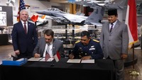 Menhan Prabowo menyaksikan penandatanganan MoU pembelian 24 jet tempur F-15EX dari AS. Jet tempur F-15EX merupakan produk dari perusahaan dirgantara, Boeing. (Foto: Dok Kemhan RI)