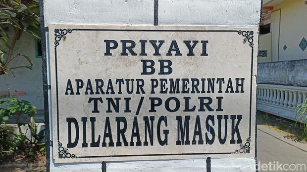 Dusun kediri larang masuk TNI/Polri