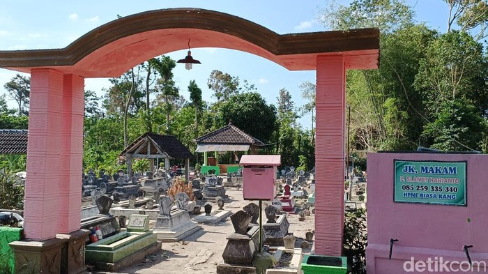 Dusun Setono Kediri dengan larangan masuk bagi aparatur pemerintah, TNI dan Polri.