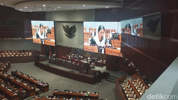 Dyah Roro Esti menyampaikan interupsi di paripurna DPR, Selasa (22/8/2023).