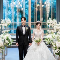 Hirai Saya sendiri merupakan penggemar berat BTS khususnya Jungkook. Shim Hyung Tak mengungkap istrinya tak bisa tidur setelah Jungkook mengakui kemiripan keduanya selama siaran langsung.  Foto: dok. Instagram @tak9988