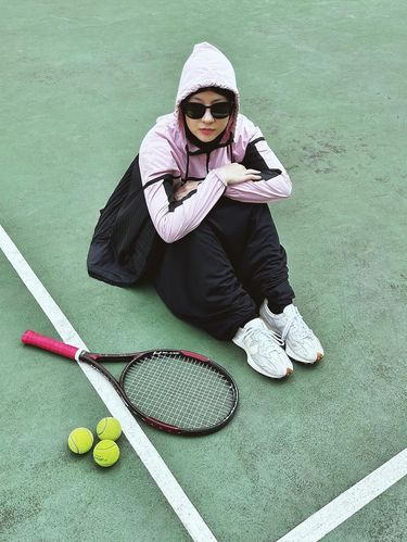 Gaya padu padan hijab ala Natasha Rizky Pradita Gaya padu padan hijab ala Natasha Rizky Pradita.