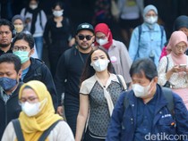 Kasus COVID-19 Melonjak, IDI Sarankan Warga Pakai Masker Lagi