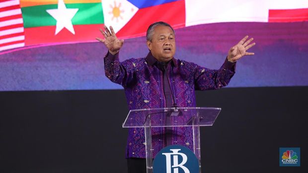 Gubernur Bank Indonesia Perry Warjiyo membuka rangkaian acara ASEAN Finance Ministers’ and Central Bank Governors' Meeting (AFMGM) di Jakarta, Selasa (22/8/2023). Bank Indonesia (BI) menyelenggarakan ASEAN Fest 2023 pada 22-25 Agusuts 2023 yang terdiri dari acara seminar, festival inklusi keuangan digital hingga showcasing budaya di JCC Senayan, Jakarta. (CNBC Indonesia/Tri Susilo)