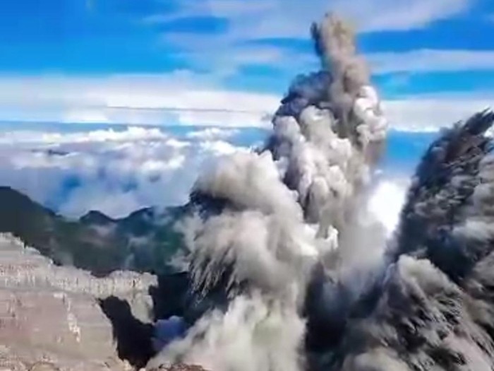 Heboh video gunung Dempo semburkan abu vulkanik