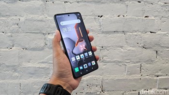 Refresh rate 120Hz dan touch sampling rate 360Hz memastikan grafis mulus, responsif, dan unggul dalam mode permainan dengan intensitas tinggi. Foto: Adi Fida Rahman/detikINET