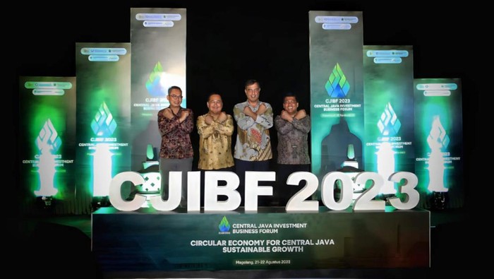 Gubernur Jawa Tengah Ganjar Pranowo meresmikan fasilitas terbaru milik PT Anugerah Pharmindo Lestari (APL) yang berada di kawasan Ungaran, Jawa Tengah.