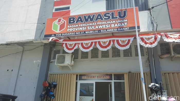 Kantor Bawaslu Sulbar.
