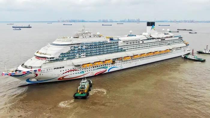 Kapal pertama milik Adora Cruises bernama Adora Magic City segera berlayar akhir tahun ini. Kapal pesiar ini dilengkapi dengan water park.
