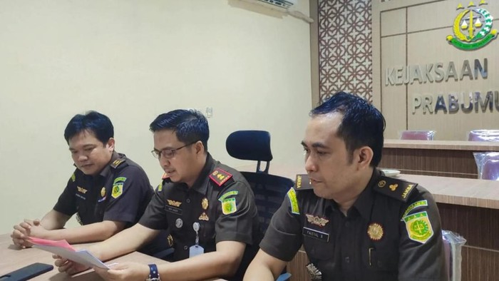 Kejari Prabumulih rilis penetapan tersangka e-warung Dinsos Prabumulih.