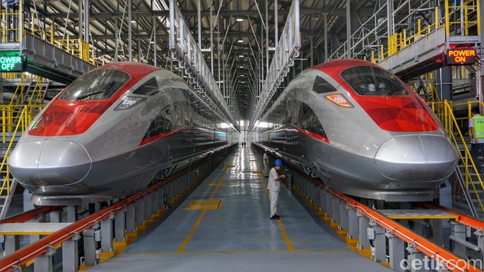 Kereta cepat Jakarta-Bandung.