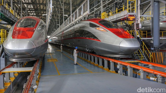 Kereta cepat Jakarta-Bandung.