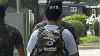 I.M mengantar Kihyun sampai ke lokasi pelatihan dasar militer. Selamat jalan, hyung! tulisnya. (Foto: dok. Instagram @imnameim)