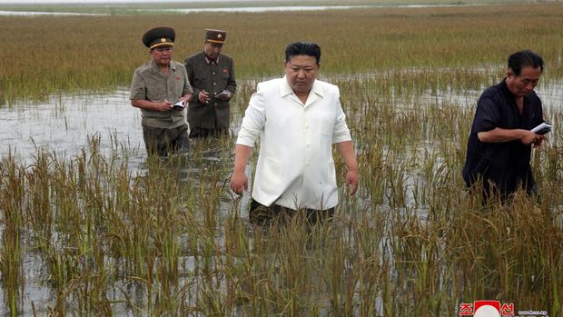 North Korean leader Kim Jong Un gives a field guidance in South Pyongan Province, North Korea, in this undated photo released by North Korea's Korean Central News Agency (KCNA) on August 21, 2023.     KCNA via REUTERS    ATTENTION EDITORS - THIS IMAGE WAS PROVIDED BY A THIRD PARTY. REUTERS IS UNABLE TO INDEPENDENTLY VERIFY THIS IMAGE. NO THIRD PARTY SALES. SOUTH KOREA OUT. NO COMMERCIAL OR EDITORIAL SALES IN SOUTH KOREA.     TPX IMAGES OF THE DAY