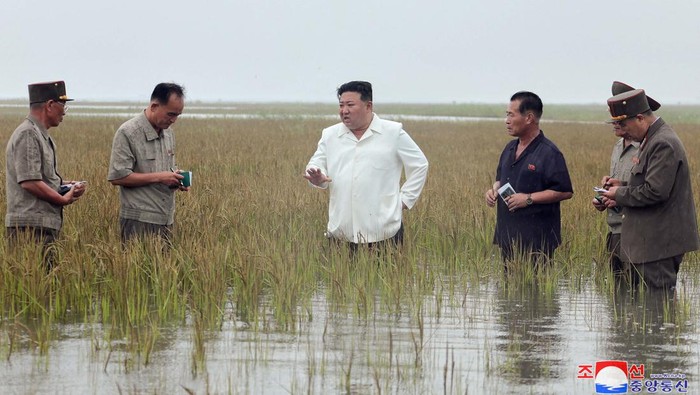 North Korean leader Kim Jong Un gives a field guidance in South Pyongan Province, North Korea, in this undated photo released by North Korea's Korean Central News Agency (KCNA) on August 21, 2023.     KCNA via REUTERS    ATTENTION EDITORS - THIS IMAGE WAS PROVIDED BY A THIRD PARTY. REUTERS IS UNABLE TO INDEPENDENTLY VERIFY THIS IMAGE. NO THIRD PARTY SALES. SOUTH KOREA OUT. NO COMMERCIAL OR EDITORIAL SALES IN SOUTH KOREA.


     TPX IMAGES OF THE DAY