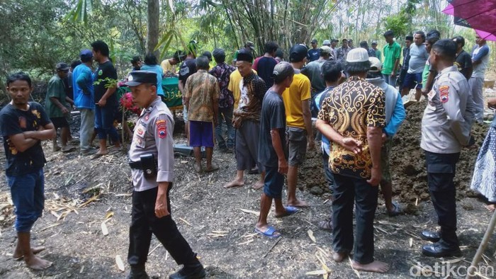 Pemakaman korban laka lantas di ketanggungan