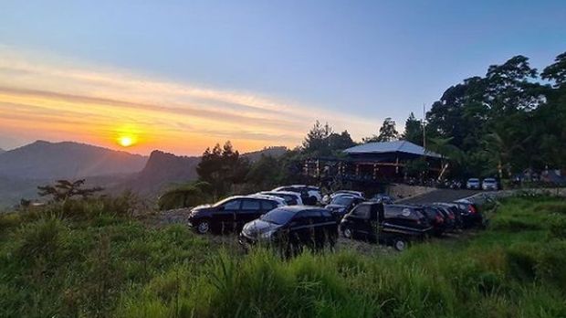 Lembah pinus camp and cafe bogor.