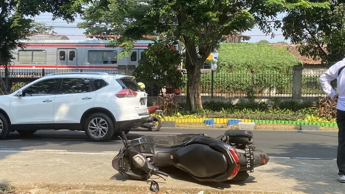 Lokasi truk tabrak tujuh pemotor di Lenteng Agung arah Depok (Devi/detikcom)