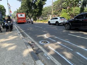 Sejumlah Pemotor Masih Nekat Lawan Arah di Lenteng Agung Pagi Ini