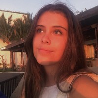 Adik tiri Eva Celia itu lahir pada 2005 dan tahun ini akan berusia 18 tahun. Manuella Aziza tampak semakin cantik saat beranjak dewasa. Foto: Instagram @sophia_latjuba88, @manuellaaziza