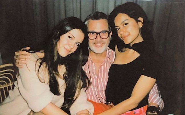 Meski merupakan adik tiri, Manuella Aziza dan Eva Celia tampak akur saat bersama. Ada beberapa momen mereka menghabiskan waktu bersama. Foto: Instagram @manuellaaziza