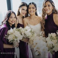 Manuella Aziza bahkan juga mendampingi Eva Celia saat menikah dengan Demas Narawangsa. Mereka sering terlihat akur di media sosial. Foto: dok. Bride Story