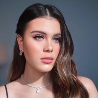 Manuella Natasha Aziza Villarreal merupakan putri dari Sophia Latjuba dan pria asal Amerika Serikat, Michael A. Villarreal. Sophia Latjuba menikah dengan Michael pada 2005 setelah 12 tahun bercerai dari Indra Lesmana. Foto: Instagram @sophia_latjuba88 