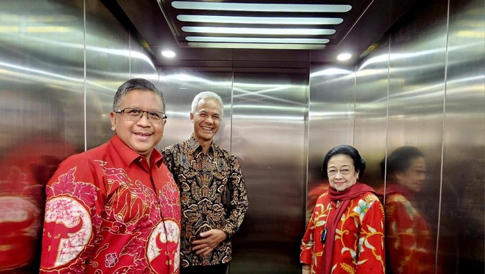 Megawati bersama Ganjar dan Hasto.