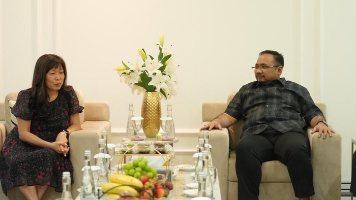 Menag yaqut Cholil Qoumas berdiskusi dengan Menteri Perdagangan, Usaha Kecil, Promosi Ekspor, dan Perdagangan Internasional Negara Kanada Mary Ng.