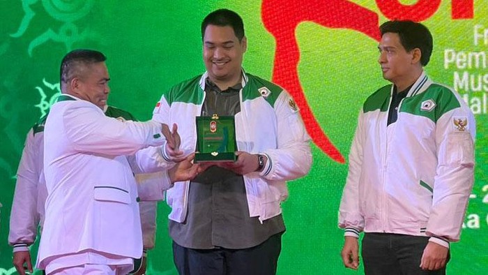 Menpora hingga Ketua MPR Hadiri Kongres Perdana FPMM Front Pemuda Muslim Maluku (FPMM) menggelar kongres perdana di Hotel Kartika Chandra, Jakarta. Menpora Dito Ariotedjo hingga Ketua MPR Bambang Soesatyo hadir dalam acara tersebut.