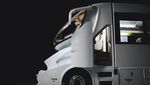 Foto Mobil Liburan Keren dengan Rooftop, Lebih Mahal dari Bus Double Decker