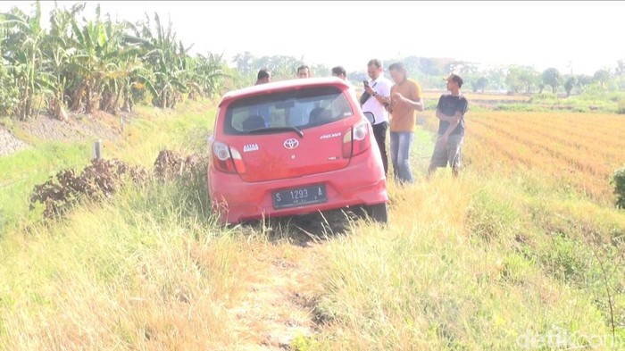 mobil tersesat di sawah lamongan gegara google maps
