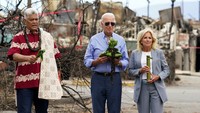 Dalam kunjungannya, Joe Biden melihat langsung dampak kebakaran yang menghancurkan selain mendiskusikan upaya pemulihan.  