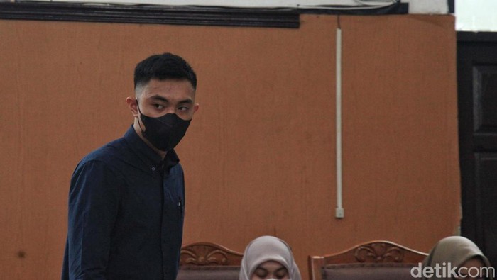 Mario Dandy Satriyo membacakan pleidoi kasus penganiayaan kepada David Ozora. Mario Dandy mengaku akan membayar restitusi sesuai kemampuannya.
