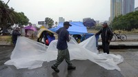 Warga yang terjepit biaya hidup tinggi terpaksa tinggal di jalan. Badai Hilary yang menerjang menambah kesengsaraan itu. Ini bukan pertama kali California dihantam badai. Pada September 1993, sebuah badai tropis juga sempat menghantam California.