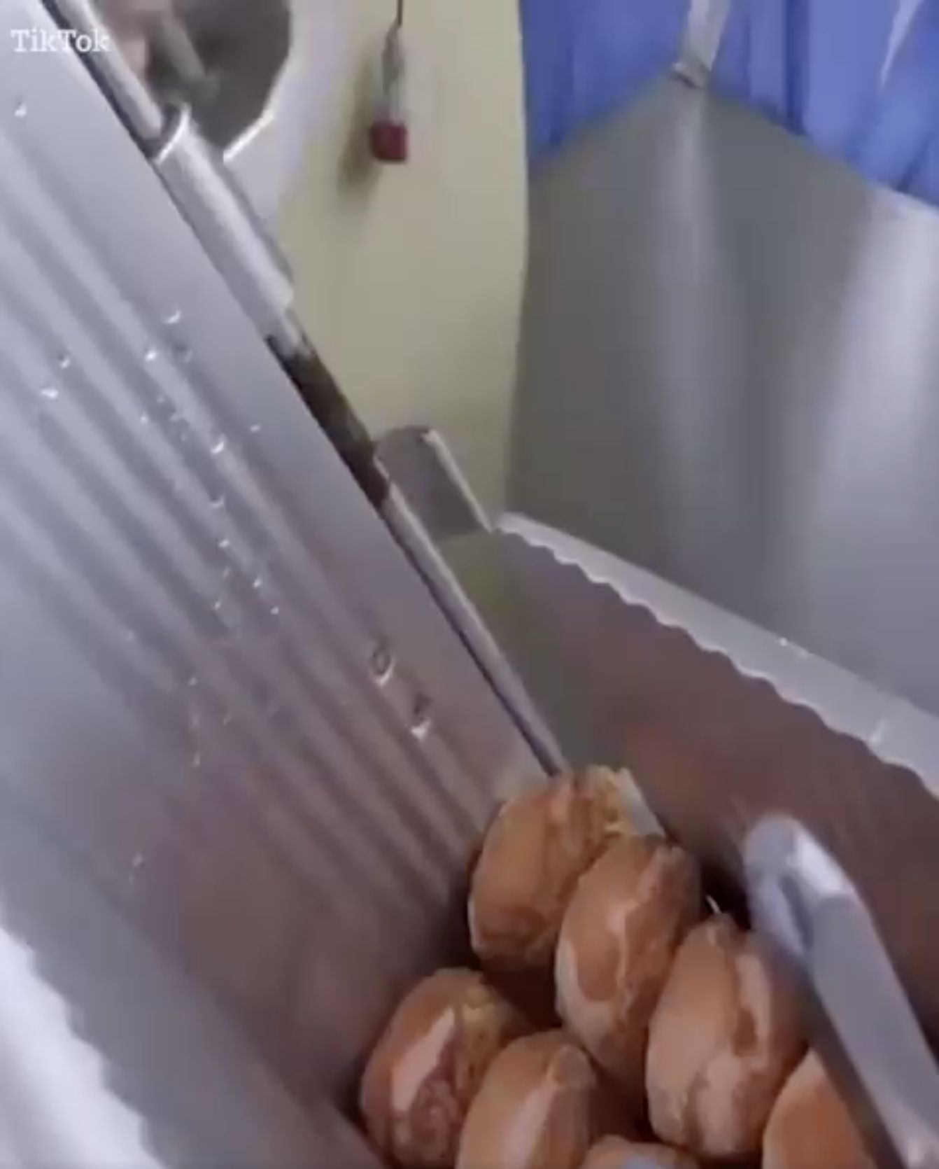 Netizen Jijik Usai Tahu Fakta Pembuatan Daging Ham Pakai Bahan Ini