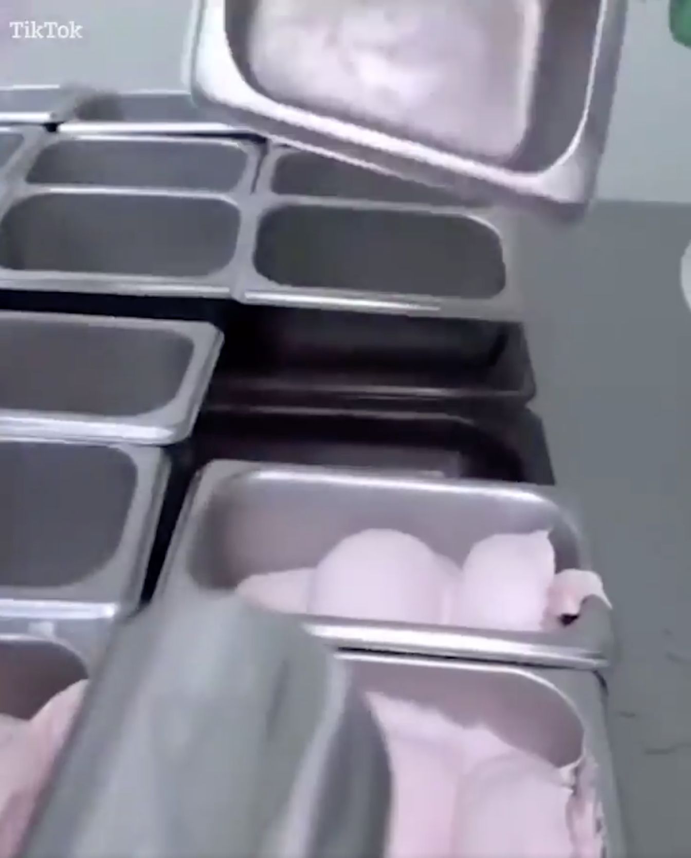 Netizen Jijik Usai Tahu Fakta Pembuatan Daging Ham Pakai Bahan Ini